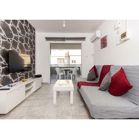 Holiday Apartment Larnaca Bagian luar foto