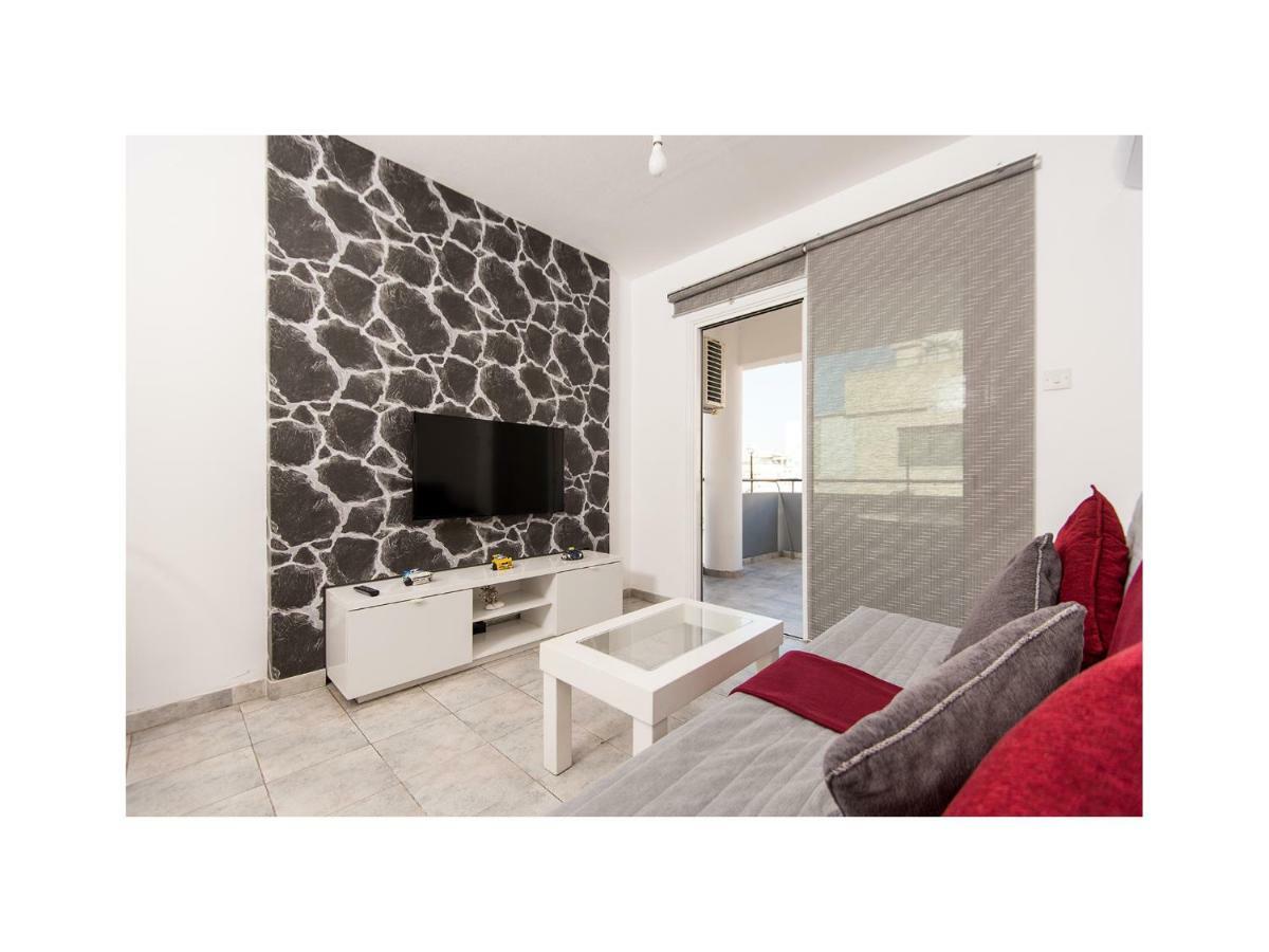 Holiday Apartment Larnaca Bagian luar foto