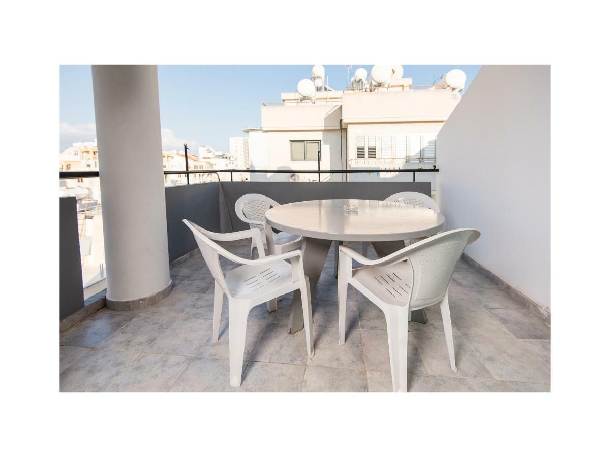 Holiday Apartment Larnaca Bagian luar foto