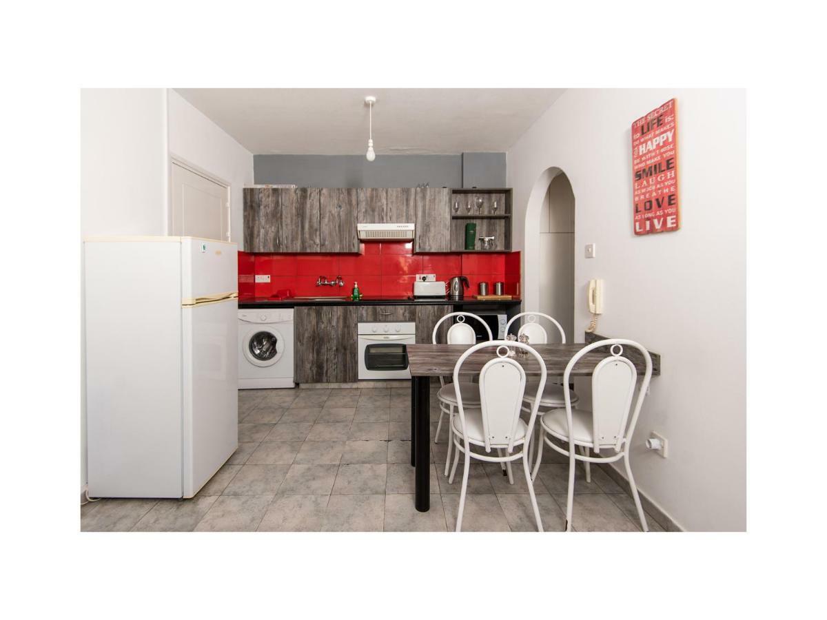 Holiday Apartment Larnaca Bagian luar foto